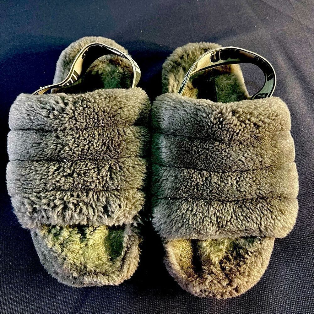 UGG - Fuzzy Sandals 